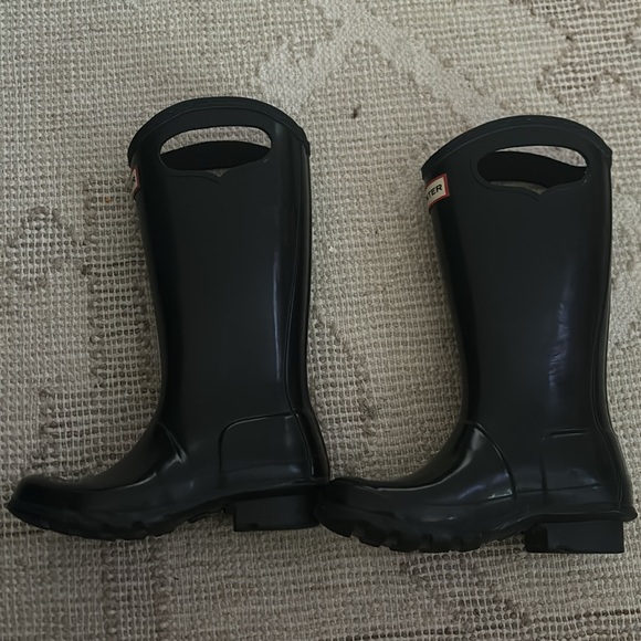 Kids Sz 1 shiny black tall hunter boots. - Picture 3 of 4